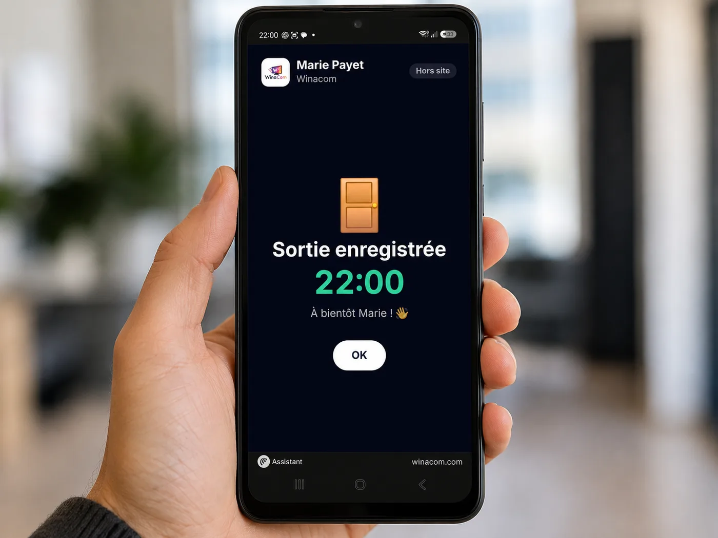 Badge mobile Winacom sur un smartphone : bouton scanner pour pointer et historique du salarié